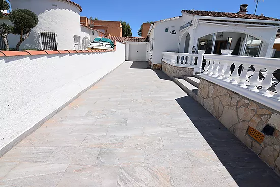 Maison avec 4 chambres à coucher piscine privée à 10 mntos de la plage et du centre à louer à Empuri