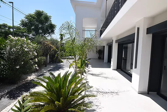 Spectacular 8-bedroom house with tourist licence.