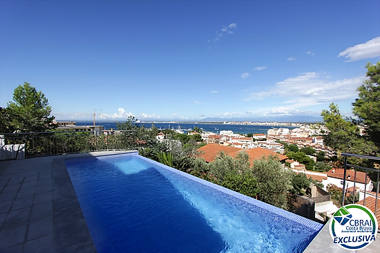 Maison avec la vue sur la mer