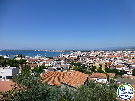 Maison avec la vue sur la mer