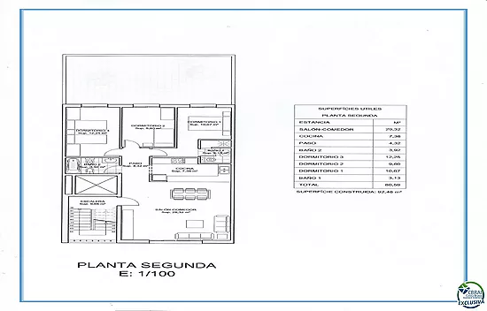 Offre spéciale constructeurs ! Immeuble de 4 appartements avec plans de construction.