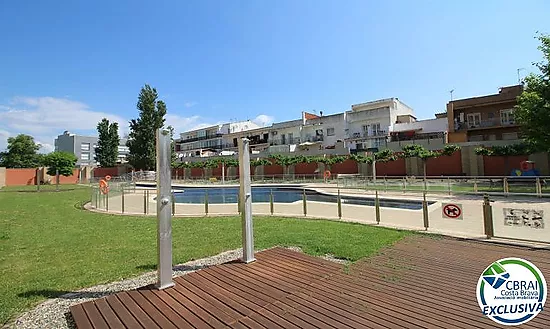 PUIG ROM EMPURIABRAVA Apartamento con parking y solárium privados y piscina comunitaria