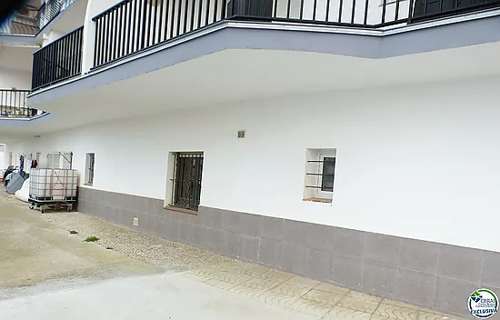 Local comercial transformado en un amplio apartamento