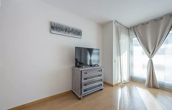 APPARTEMENT 1 CHAMBRE AVEC PARKING ET PISCINE