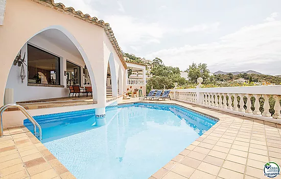 Villa with stunning sea views in Mas Fumats