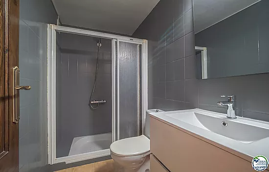 Apartamento en una residencia con piscina