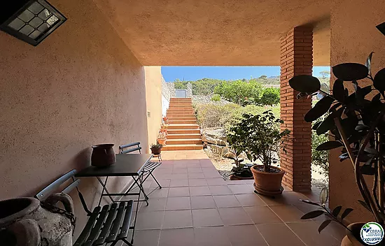 Villa moderna bien ubicada e ideal para vivir todo el año o como casa de vacaciones con gran potenci