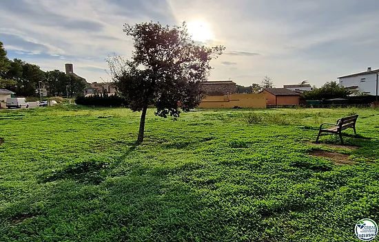 Bonita parcela de esquina para construir tu casa perfecta. Última disponible!