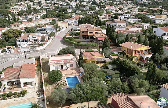 Villa rez-de-chaussée dans le quartier exclusif de Mas Fumats où vous pourrez passer des moments ino