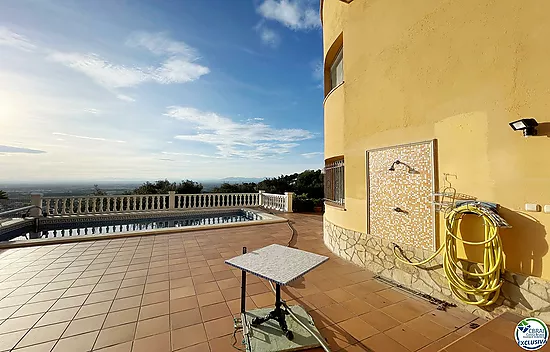 Villa avec vue mer et piscine dans le quartier calme de Mas Fumats où vous pourrez passer des moment