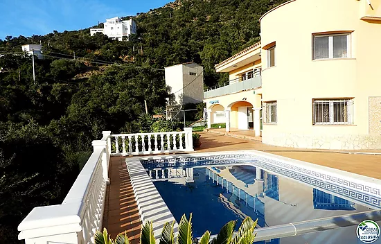 Villa avec vue mer et piscine dans le quartier calme de Mas Fumats où vous pourrez passer des moment