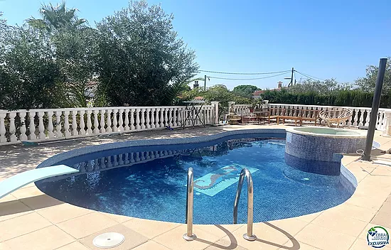 Charmante villa avec appartement séparé et piscine privée