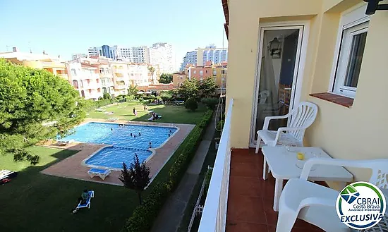 GRAN RESERVA Renovated 2 bedroom apartment with communal pools and gardens. Tourist license