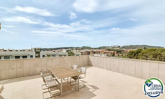 Superbe Atico de 2 chambres dans une très jolie résidence avec piscine