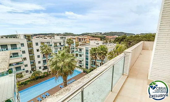 Superbe Atico de 2 chambres dans une très jolie résidence avec piscine