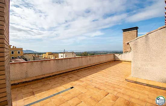 Spectacular apartment in a quiet building in Palau Saverdera