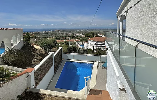 Jolie maison jumelée avec 2 appartements séparées et piscine privée