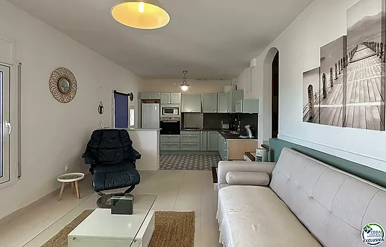 Para invertir o disfrutar ! Casa adosada y completamente reformada con 2 apartamentos y piscina priv