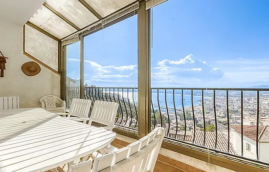 MAISON MITOYENNE AVEC VUE SPECTACULAIRE SUR LA MER