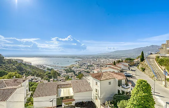 MAISON MITOYENNE AVEC VUE SPECTACULAIRE SUR LA MER