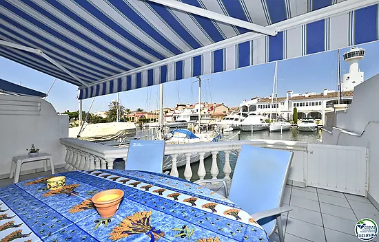 Fisherman's house in the Salins area for sale with 12,5 x 4 m mooring for sailing boat, Empuriabrava