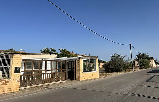 MAISON À RÉFORMER AVEC LOCALE ET 3 TERRAINS