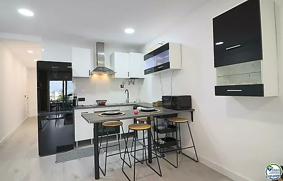 Completely renovated modern flat with canal view