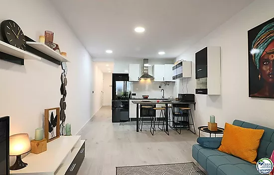 Apartamento moderno completamente renovado con vistas al canal