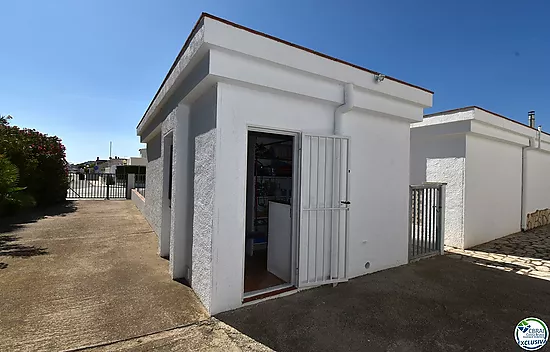 Maison pêcheur avec deux chambres, double terrasses garage et amarre à vendre