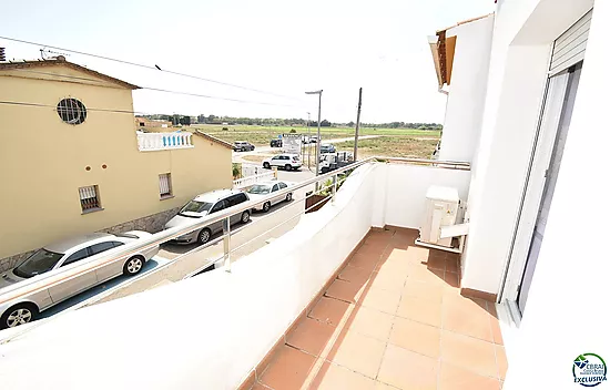 EMPURIABRAVA: Casa nueva con dos dormitorios, patio y garaje en venta