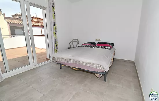 EMPURIABRAVA: Casa nueva con dos dormitorios, patio y garaje en venta