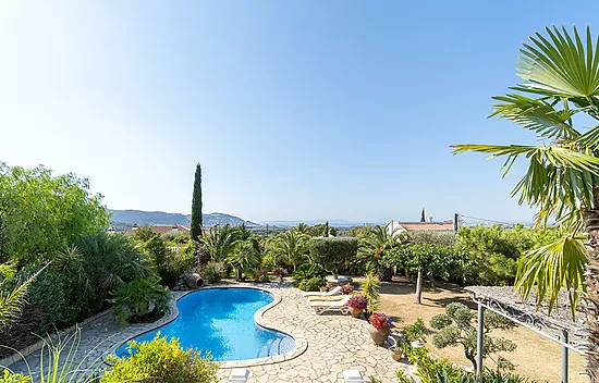 Magnifique maison avec vue mer et piscine à Mas Fumats