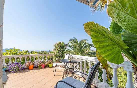 Magnifique maison avec vue mer et piscine à Mas Fumats