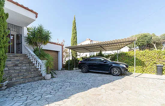 Magnifique maison avec vue mer et piscine à Mas Fumats