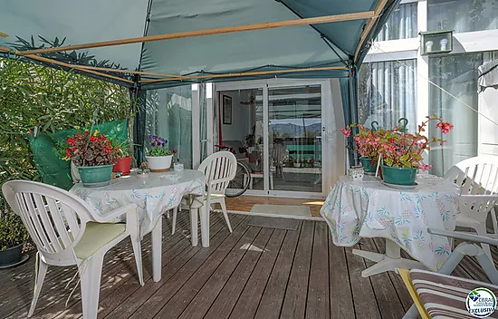 Appartement situé au rez-de-chaussée avec grande terrasse