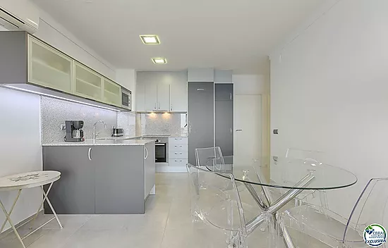 APARTAMENTO EN PRIMERA LINEA DE MAR CENTRO DE ROSES