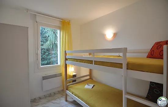 Apartamento de 3 dormitorios con amarre de 2,50x8 mts a Roses Santa Margarita