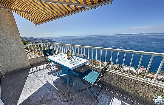 2 BEDROOM JEWEL WITH PARKING WITH PANORAMIC SEA VIEWS