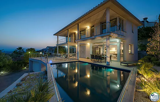 Sublime luxury villa located in a privileged environment