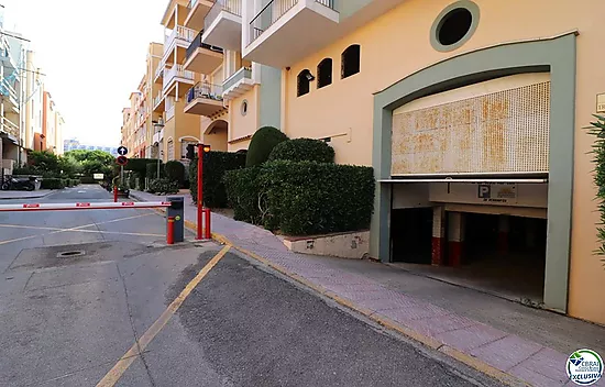 Plaza de aparcamiento en Gran Reserva en semisótano del Edificio