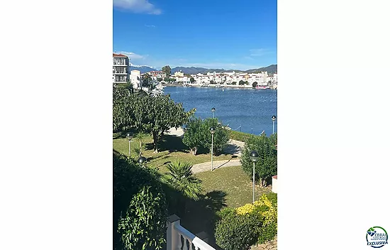 Apartamento en el gran lago con gran terraza, amarre en alquiler, piscina comunitaria