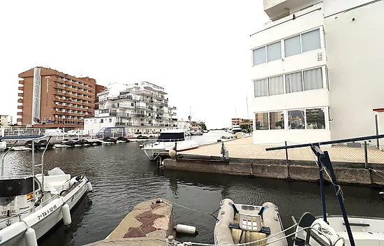 Apartment with shared mooring, Santa Margarita, Roses.