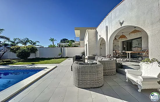 Splendid house on the canals of Empuriabrava