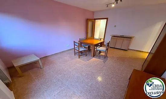 Apartment in Figueres near court