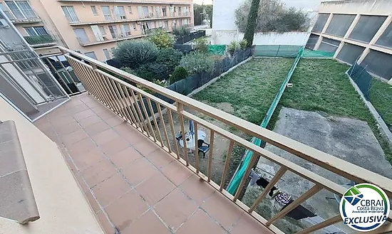 Apartment in Figueres near court