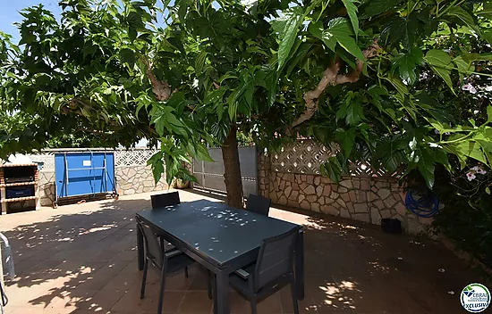 Casa de cuatro dormitorios con jardín y piscina