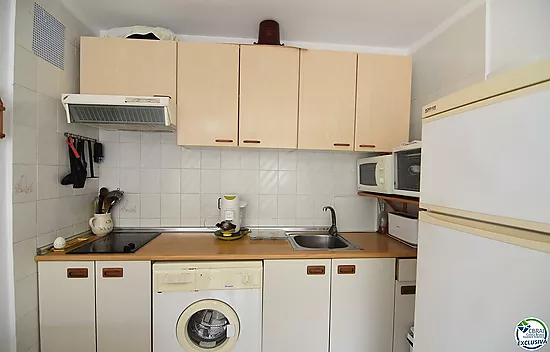 Appartement à vendre á Roses, avec 40 m2, 1 chambres, 1 salle de bain avec douche, ascenseur, meuble