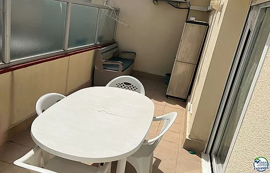 Appartement à vendre á Roses, avec 40 m2, 1 chambres, 1 salle de bain avec douche, ascenseur, meuble