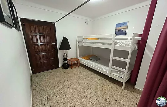 Petit appartement à vendre à Empuriabrava à 300 m de la plage et directement sur la Muga.