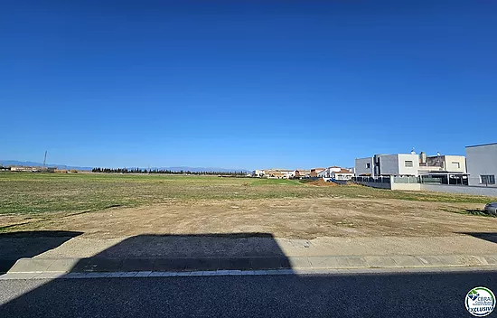 TERRENO EN VENTA EN EMPURIABRAVA -ZONA RESIDENCIAL